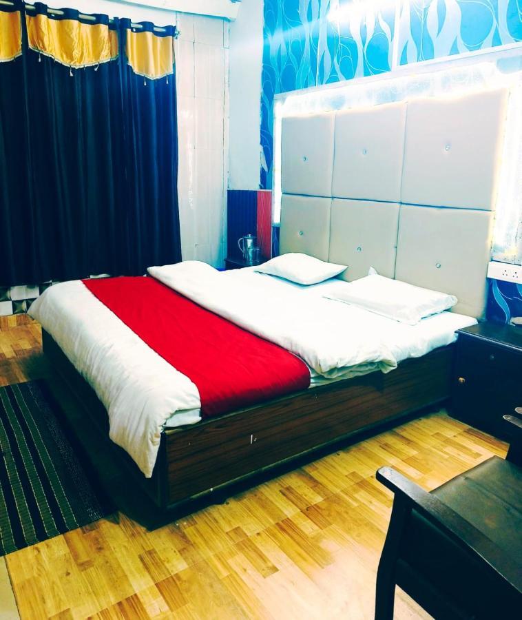Hotel Holiday Dalhousie - Near Ghandhi Chowk Mall Road Exterior foto