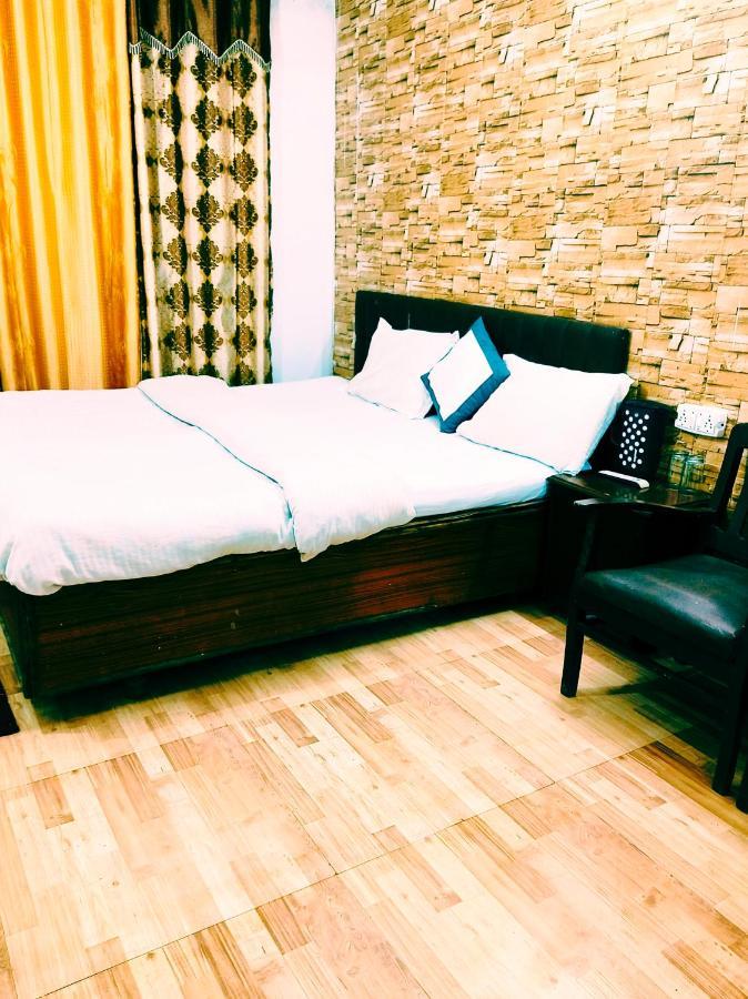 Hotel Holiday Dalhousie - Near Ghandhi Chowk Mall Road Exterior foto